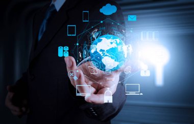 E-ticaret kavramı Vr dijital arabirimi alışveriş sepeti ve Teslimat kamyonunun simgelerle ve kredi kartı internet.businessman online satın alma sembolü ile modern teknoloji kavram olarak gösterir.