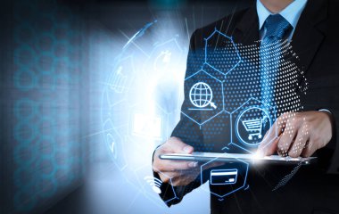 E-ticaret kavramı Vr dijital arabirimi alışveriş sepeti ve Teslimat kamyonunun simgelerle ve kredi kartı ile online alış-veriş internet.businessman başarı çalışan bilgisayar üzerinde sembolü ile değmek perde ile ekibi