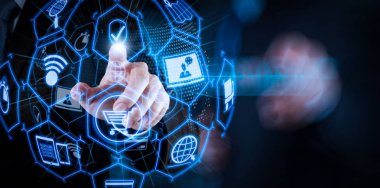 E-ticaret kavramı Vr dijital arabirimi alışveriş sepeti ve Teslimat kamyonunun simgelerle ve kredi kartı simgesiyle ekibi kavram olarak çalışan internet.businessman başarı online satın alma