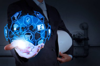 Açık el endüstriyel atık su boru ile E-ticaret kavramı Vr dijital arabirimi alışveriş sepeti ve Teslimat kamyonunun simgelerle ve kredi kartı ile online satın internet.engineer sembolü