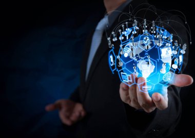 Alışveriş sepeti ve Teslimat kamyonunun simgelerle Vr dijital arabirimi ve kredi kartı internet.businessman online satın alma sembolü ile E-ticaret kavramı göstermek sosyal ağ yapısı