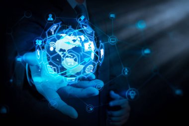 E-ticaret kavramı Vr dijital arabirimi alışveriş sepeti ve Teslimat kamyonunun simgelerle ve kredi kartı ile online satın internet.businessman el iş diyagramı dokunmatik ekran arayüzü üzerinde tutarak sembolü