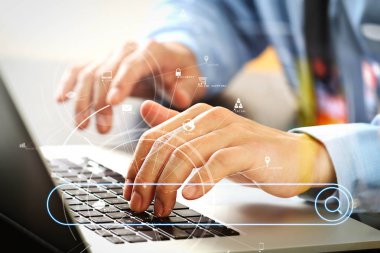 Arama tarama Internet veri bilgi ağ kavramı ile işadamı yazarak klavye sanal gerçeklik simgesi olan modern ofis ahşap Danışma dizüstü bilgisayar ile kadar boş arama bar.close.