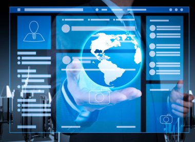  Sosyal medya Page Vr Interface dizüstü computer.a parlayan dünya dünya onun el ve şehir arka plan üzerinde Web sayfası tarayıcı