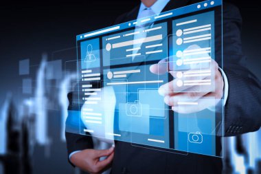 Web sayfası tarayıcı bir dokunmatik ekran arayüzü iterek dizüstü computer.engineer yandan sosyal medya Page Vr Interface