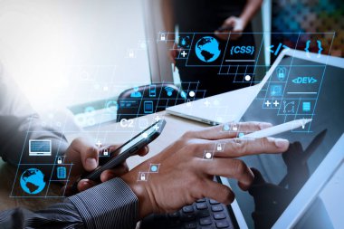 Kodlama yazılım geliştirici Ar yeni tasarım dashboard bilgisayar simgeler scrum çevik geliştirme ve kod çatal ve sürüm oluşturma veri tartışırken duyarlı cybersecurity.two meslektaşım web tasarımcısı ile çalışmak
