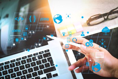 Kodlama yazılım geliştirici çalışma ile Ar yeni tasarım dashboard bilgisayar kutsal kişilerin resmi scrum çevik geliştirme ve kod çatal ve sürüm dijital tablet ile çalışma duyarlı cybersecurity.businessman el ile oluşturma.