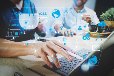 Ar yeni tasarım dashboard bilgisayar simgeler scrum çevik geliştirme ve kod çatal ve ofiste çalışan duyarlı cybersecurity.co çalışan Web tasarımcıları ile sürüm oluşturma ile kodlama yazılım geliştirici çalışma.