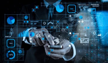 Mali rapor veri Fintech kavram olarak iş işlemleri (bilanço ve gelir tablosu ve diyagram). İşadamı el cep telefonuyla dijital katman etkisi ile iş stratejisi.           