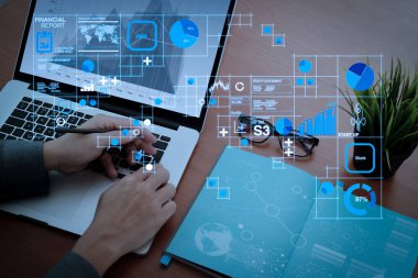 Mali rapor veri Fintech kavram olarak iş işlemleri (bilanço ve gelir tablosu ve diyagram). İşadamı el ile yeni modern bilgisayar çalışma çift pozlama.