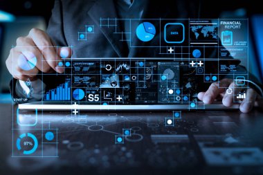 Mali rapor veri Fintech concept.business adam olarak iş işlemleri (bilanço ve gelir tablosu ve diyagram) dijital katman iş stratejisi ile dizüstü bilgisayar üzerinde çalışan el 