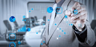 İşletme faaliyetlerinden (bilanço ve gelir tablosu ve diyagram) mali rapor verileri ile modern bilgisayar çalışma Fintech concept.businessman olarak