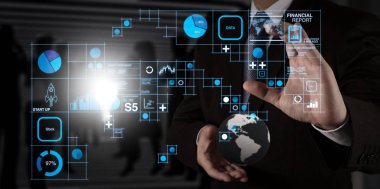 Mali rapor veri Fintech kavram olarak iş işlemleri (bilanço ve gelir tablosu ve diyagram). İşadamı el Oda arka plan görüşmekte dijital tablet ile çalışma