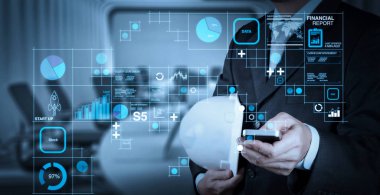 Mali rapor veri Fintech kavram olarak iş işlemleri (bilanço ve gelir tablosu ve diyagram). İşadamı el Oda arka plan görüşmekte dijital tablet ile çalışma