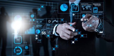 Mali rapor veri Fintech kavram olarak iş işlemleri (bilanço ve gelir tablosu ve diyagram). Sanal ekran üzerinde hayali bir düğmeye basarak işadamı el