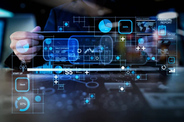 Mali rapor veri Fintech concept.business adam olarak iş işlemleri (bilanço ve gelir tablosu ve diyagram) dijital katman iş stratejisi ile dizüstü bilgisayar üzerinde çalışan el.
