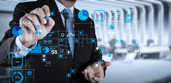 Mali rapor veri Fintech concept.businessman olarak iş işlemleri (bilanço ve gelir tablosu ve diyagram) el yazısı beyaz tahta veya sanal ekran