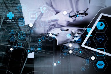 Sağlık ve Tıp teknolojisi hizmetleri kavramı ile düz çizgi Ar arayüzey. Tıbbi co çalışma kavramı, akıllı telefon ve ekibi toplantı dijital tablet ve dizüstü bilgisayar ile çalışan doktor