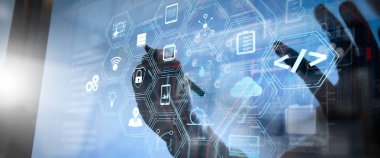 Yazılım geliştirici çalışma ile ile kodlama scrum çevik geliştirme ve kod çatal ve sürüm oluşturma gerçeklik kontrol paneli bilgisayar simgeleri augmented duyarlı cybersecurity.businessman dokunmatik ekran kullanma
