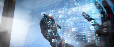Blockchain teknoloji kavramı ile zincir ve tablet bilgisayar ve sunucu Oda arka plan kullanarak şifreli blocks.businessman ele diyagramı