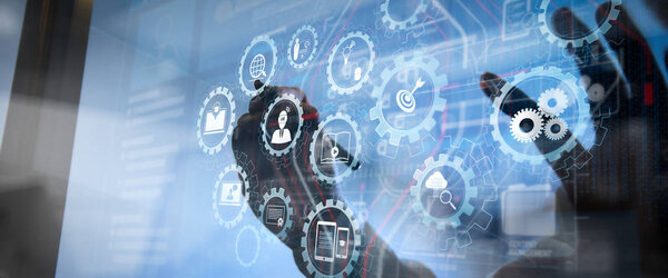 Электронное обучение с подключенными зубчатыми винтиками, подключенными к виртуальной приборной панели.
  