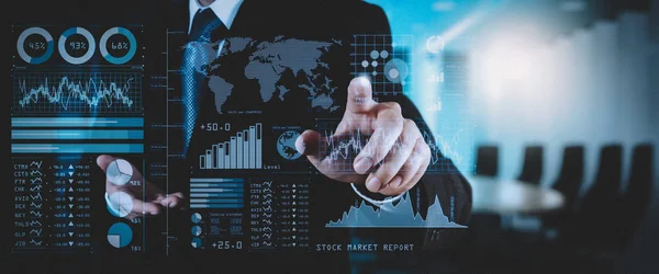 投资者分析股票市场报告和财务仪表板与商业智能 与关键绩效指标 Kpi 生意人手在大屏幕计算机上处理财务计划 — 图库照片