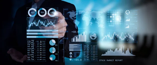 Investidor Analisando Relatório Mercado Ações Painel Financeiro Com Inteligência Negócios — Fotografia de Stock