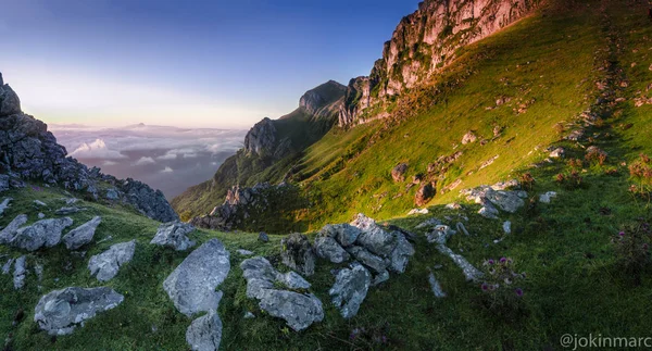 mount aizkorri tepesinden gündoğumu