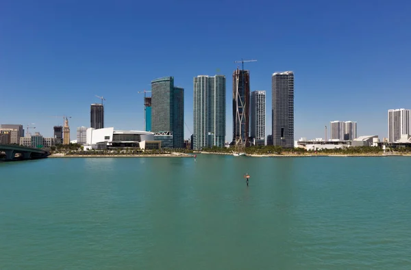 Miami Kanalen Med Stadsutsikt — Stockfoto