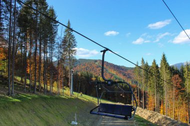 Sonbaharda modern kayak merkezi. Bukovel, Ukrayna