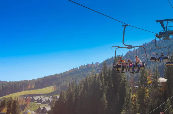 Tarih 11 Ekim 2014 modern kayak merkezi Bukovel, Ukrayna