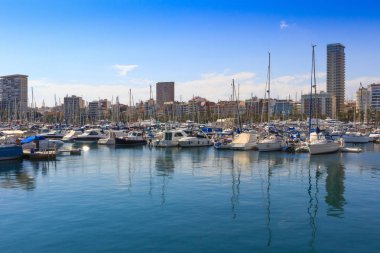 Alicante Marinası, şehir centreyu