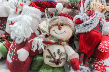 kar tanesi Noel ağacı üzerinde topla mavi Noel ağacı