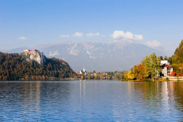 Bunter Herbst See Slowenien Ausgeblutete Burg Hintergrund — Stockfoto