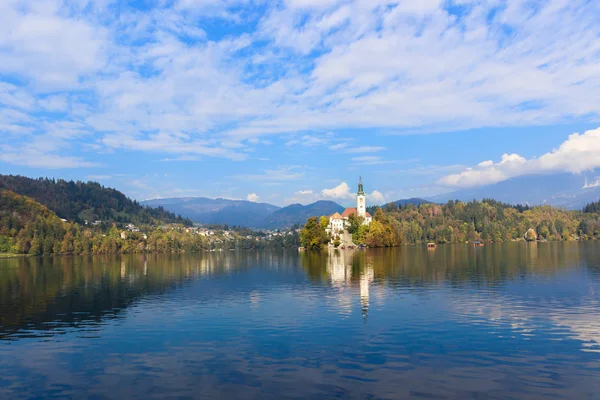 Lac Bled Slovénie Vue Église Assomption Marie Ciel Nuageux — Photo