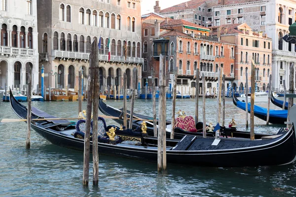 Gôndolas Venezianas Canal Veneziano — Fotografia de Stock