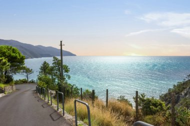 İtalyan sahili, Cinque Terre, Liguria. Deniz yolu.