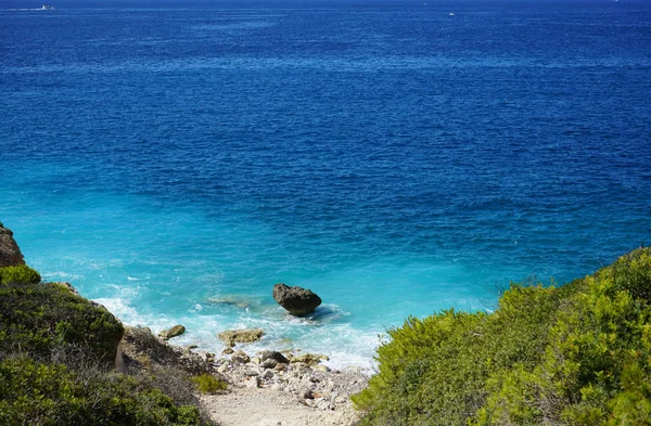 Palma de Mallopca costa de pedra e água azul-turquesa — Fotografia de Stock