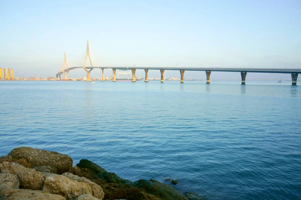 1812 Verfassungsbrücke in cadiz, Spanien am frühen Morgen — Stockfoto