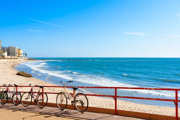 Вид на пляж Санта Марія дель Мар у Кадісі, Іспанія. — стокове фото