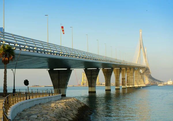 Blick auf die Verfassungsbrücke von 1912, cadiz, Spanien — Stockfoto