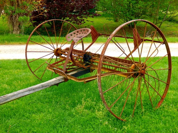 Fransk Vintage Våren Tine Harrow Rostiga Över Tid — Stockfoto