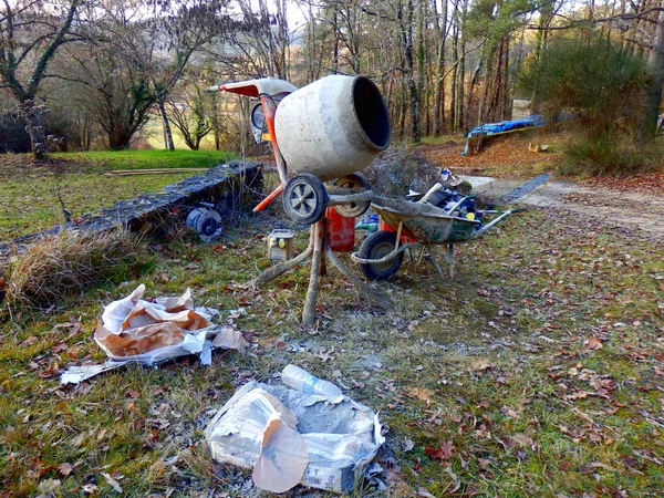 Betoniarki Sprzęt Używany Mieszania Cementu Dla Nowych Instalacji Podjazd — Zdjęcie stockowe