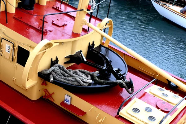 Tugboat Trekhaak Touw Gelegen Aan Het Achterschip Van Het Schip — Stockfoto