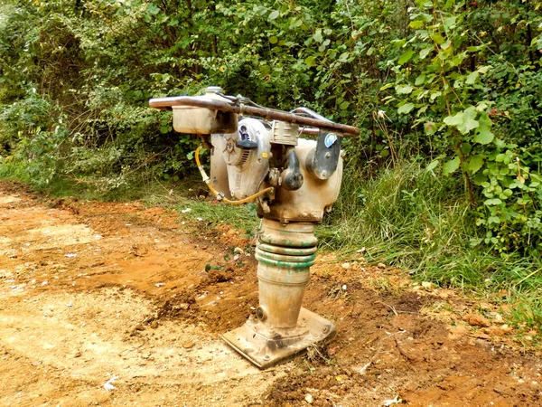 Placa Accionada Mano Utilizada Para Compactar Tierra Antes Colocar Grava —  Fotos de Stock