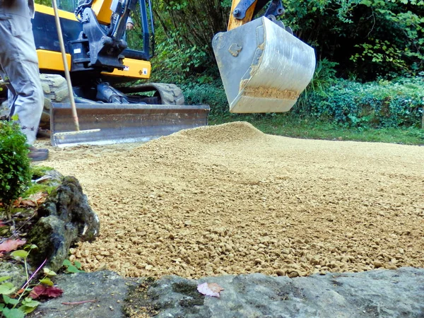 Oude Aandrijving Bedekt Met Nieuwe Gietstukken Zand Grind — Stockfoto