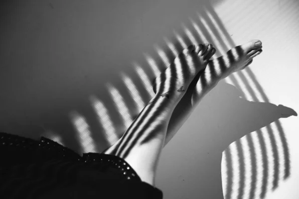 çizgileri ile kız bacakları