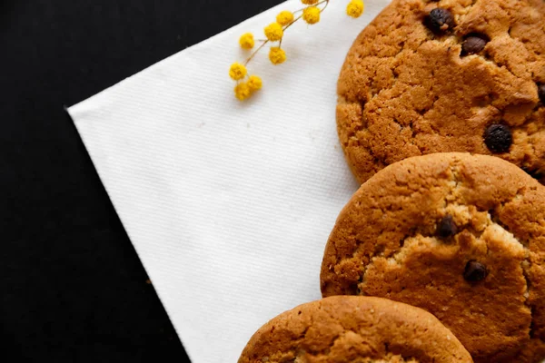 mimoza çiçek ile chocalate çerezleri