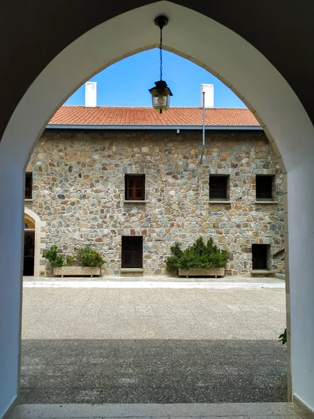 Trodos dağlarında Kikos manastırı