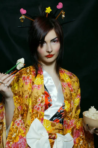 Bonita Chica Asiática Kimono Preparándose Para Comer Albóndigas Carne Pelmeni — Foto de Stock